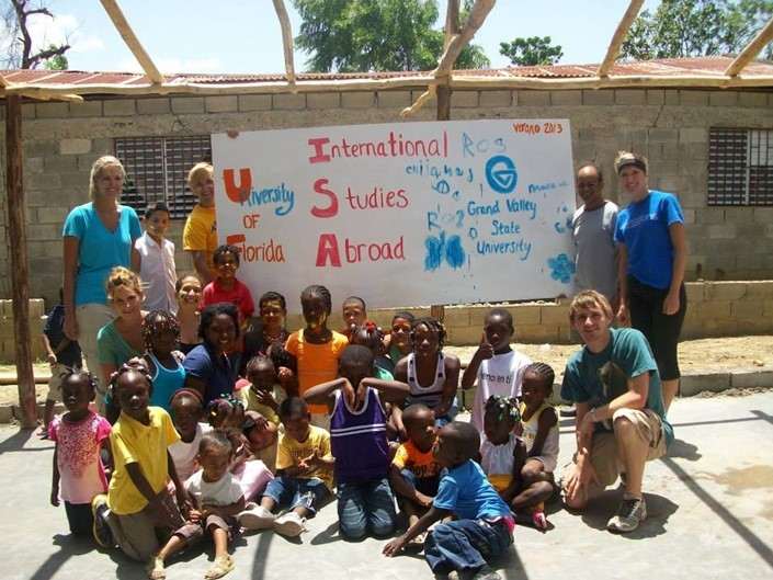 We teamed up with the kids to paint murals for the new school we helped build in Navarrete. July 2013